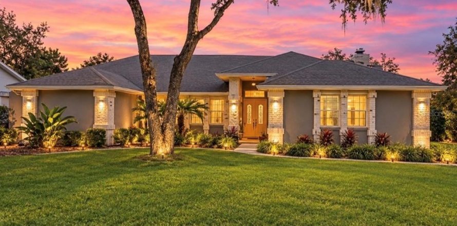 House in Lakeland, Florida 3 bedrooms, 202.71 sq.m. № 2383460