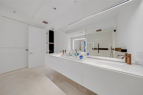 Condo in Bal Harbour, Florida, 4 bedrooms № 2003358 - photo 16