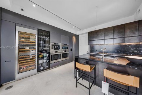 Condo in Bal Harbour, Florida, 4 bedrooms № 2003358 - photo 20