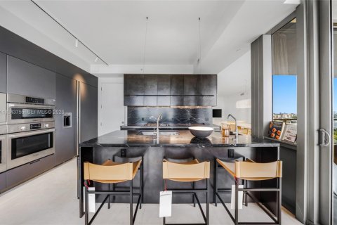 Condo in Bal Harbour, Florida, 4 bedrooms № 2003358 - photo 21