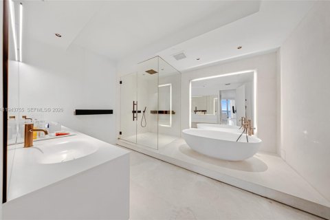 Condo in Bal Harbour, Florida, 4 bedrooms № 2003358 - photo 13