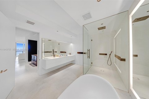 Condo in Bal Harbour, Florida, 4 bedrooms № 2003358 - photo 25