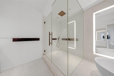 Condo in Bal Harbour, Florida, 4 bedrooms № 2003358 - photo 23