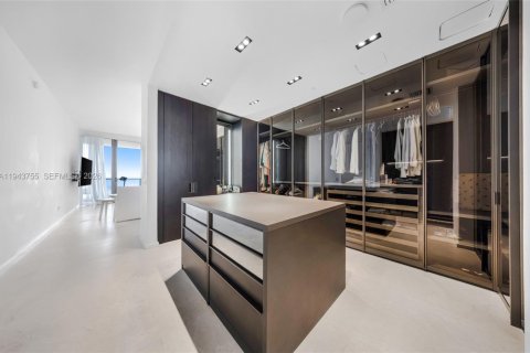 Condo in Bal Harbour, Florida, 4 bedrooms № 2003358 - photo 9