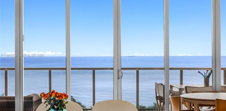 Condo in Bal Harbour, Florida, 4 bedrooms № 2003358