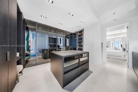 Condo in Bal Harbour, Florida, 4 bedrooms № 2003358 - photo 19