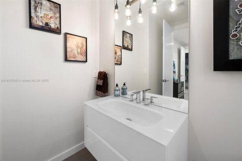 Casa en venta en South Miami, Florida, 6 dormitorios, 431.62 m2 № 1855386 - foto 18