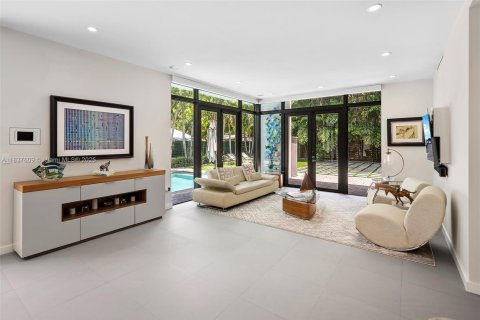 Casa en venta en South Miami, Florida, 6 dormitorios, 431.62 m2 № 1855386 - foto 20