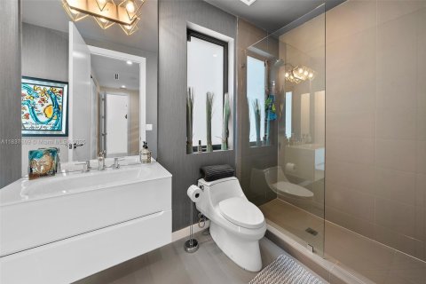 Casa en venta en South Miami, Florida, 6 dormitorios, 431.62 m2 № 1855386 - foto 24