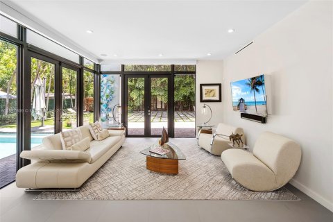 Casa en venta en South Miami, Florida, 6 dormitorios, 431.62 m2 № 1855386 - foto 21