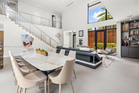 Casa en venta en South Miami, Florida, 6 dormitorios, 431.62 m2 № 1855386 - foto 6