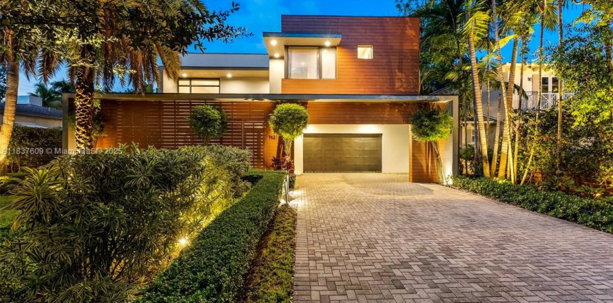 Casa en South Miami, Florida 6 dormitorios, 431.62 m2 № 1855386
