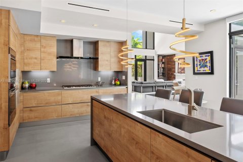 Casa en venta en South Miami, Florida, 6 dormitorios, 431.62 m2 № 1855386 - foto 14