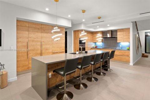 Casa en venta en South Miami, Florida, 6 dormitorios, 431.62 m2 № 1855386 - foto 12