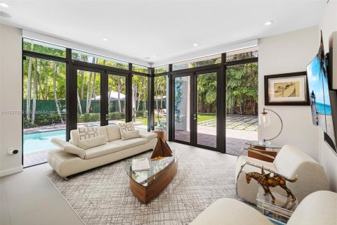 Casa en venta en South Miami, Florida, 6 dormitorios, 431.62 m2 № 1855386 - foto 19
