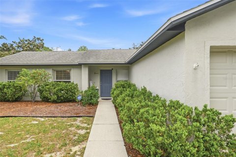 House in Clermont, Florida 3 bedrooms, 114.83 sq.m. № 2196364 - photo 3