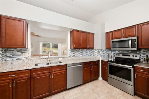 House in Clermont, Florida 3 bedrooms, 114.83 sq.m. № 2196364 - photo 10