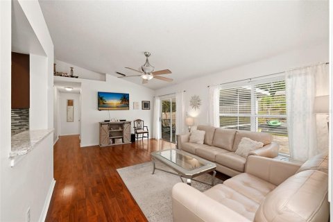 House in Clermont, Florida 3 bedrooms, 114.83 sq.m. № 2196364 - photo 8