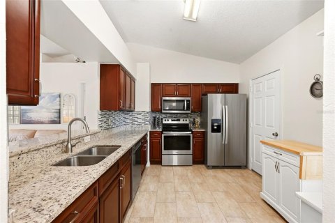 House in Clermont, Florida 3 bedrooms, 114.83 sq.m. № 2196364 - photo 9