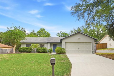 House in Clermont, Florida 3 bedrooms, 114.83 sq.m. № 2196364 - photo 2