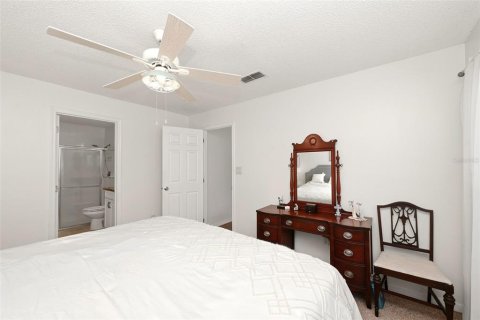 House in Clermont, Florida 3 bedrooms, 114.83 sq.m. № 2196364 - photo 12