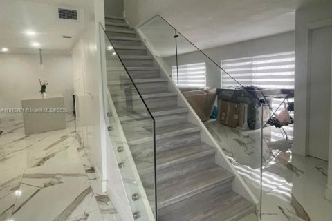 Adosado en alquiler en Miami, Florida, 3 dormitorios, 137.87 m2 № 1968588 - foto 4