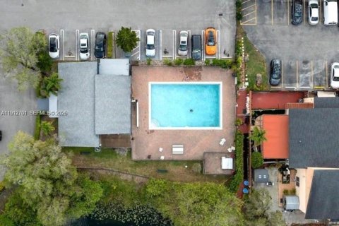 Adosado en alquiler en Miami, Florida, 3 dormitorios, 137.87 m2 № 1968588 - foto 20