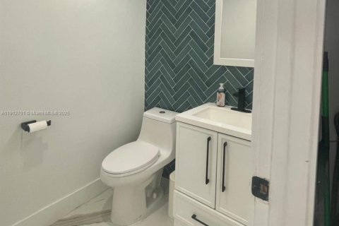 Adosado en alquiler en Miami, Florida, 3 dormitorios, 137.87 m2 № 1968588 - foto 7