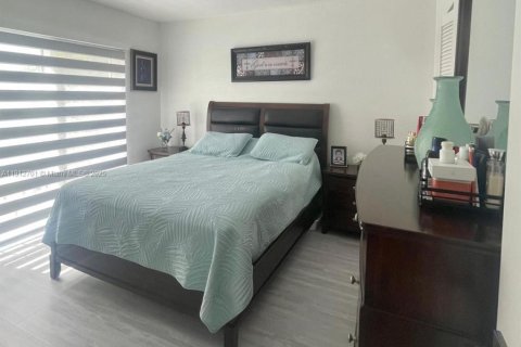 Adosado en alquiler en Miami, Florida, 3 dormitorios, 137.87 m2 № 1968588 - foto 14