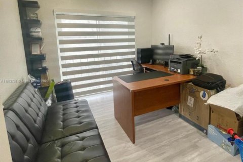 Adosado en alquiler en Miami, Florida, 3 dormitorios, 137.87 m2 № 1968588 - foto 15