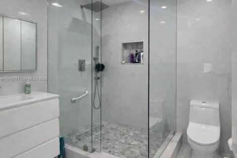 Adosado en alquiler en Miami, Florida, 3 dormitorios, 137.87 m2 № 1968588 - foto 16