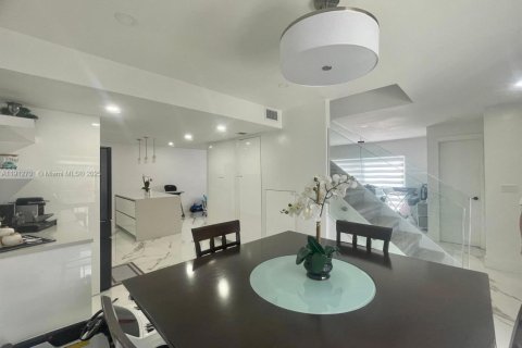 Adosado en alquiler en Miami, Florida, 3 dormitorios, 137.87 m2 № 1968588 - foto 10