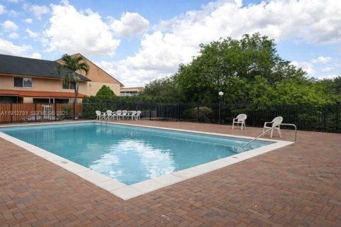 Adosado en alquiler en Miami, Florida, 3 dormitorios, 137.87 m2 № 1968588 - foto 17