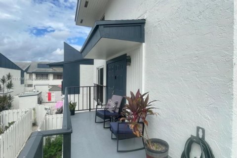 Adosado en alquiler en Miami, Florida, 3 dormitorios, 137.87 m2 № 1968588 - foto 3