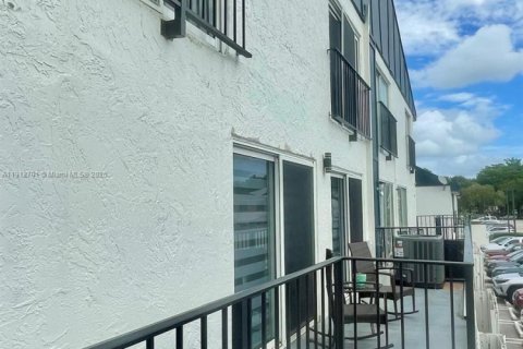 Adosado en alquiler en Miami, Florida, 3 dormitorios, 137.87 m2 № 1968588 - foto 2