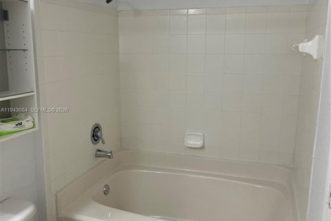 Copropriété à louer à Fort Lauderdale, Floride: 1 chambre, 71.91 m2 № 1999407 - photo 13