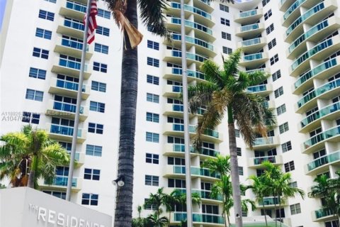 Copropriété à louer à Hollywood, Floride: 1 chambre, 75.81 m2 № 1946401 - photo 1