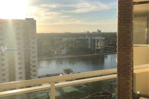 Copropriété à louer à Hollywood, Floride: 1 chambre, 75.81 m2 № 1946401 - photo 3
