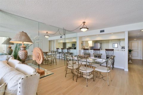Condo in Daytona Beach, Florida, 2 bedrooms  № 1722413 - photo 9