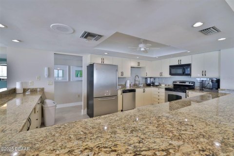 Condo in Daytona Beach, Florida, 2 bedrooms  № 1722413 - photo 22