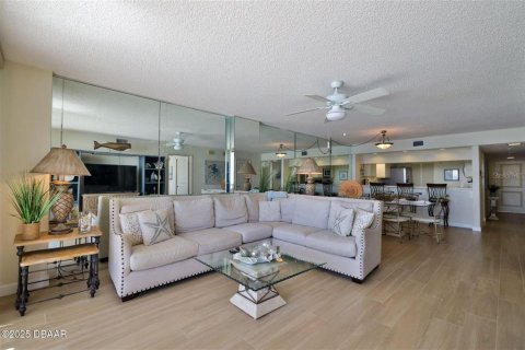 Condo in Daytona Beach, Florida, 2 bedrooms  № 1722413 - photo 2