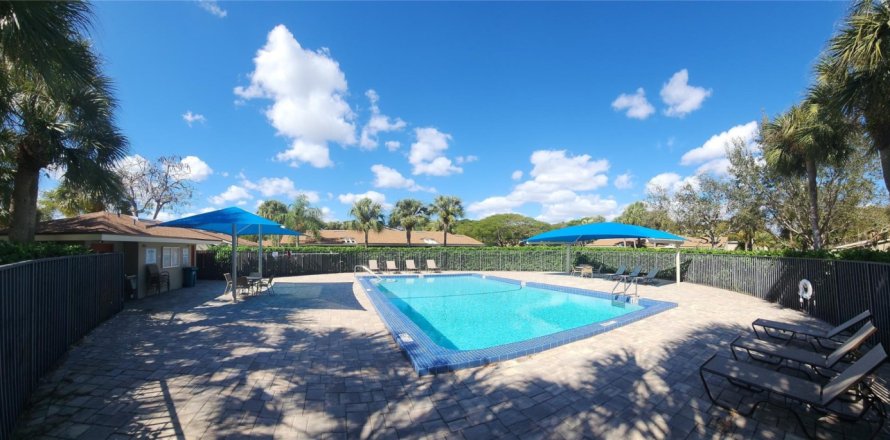 House in Boynton Beach, Florida 3 bedrooms, 128.21 sq.m. № 1186554