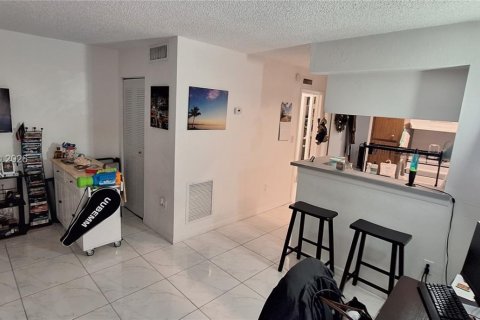 Condo in Kendall, Florida, 1 bedroom  № 2041435 - photo 6