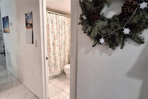 Condo in Kendall, Florida, 1 bedroom  № 2041435 - photo 12