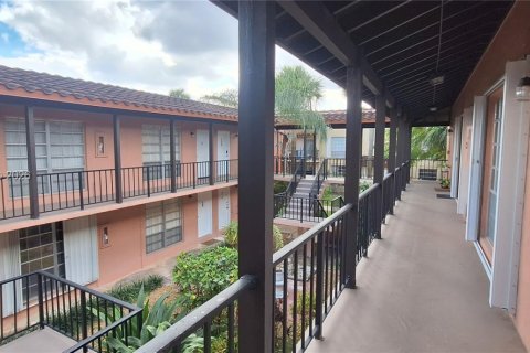Condo in Kendall, Florida, 1 bedroom  № 2041435 - photo 3