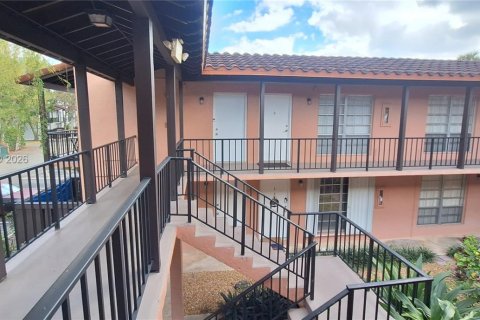 Condo in Kendall, Florida, 1 bedroom  № 2041435 - photo 14