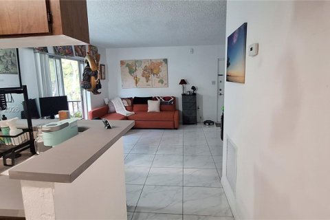 Condo in Kendall, Florida, 1 bedroom  № 2041435 - photo 10