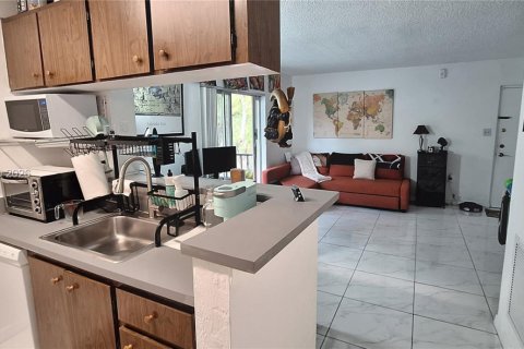 Condo in Kendall, Florida, 1 bedroom  № 2041435 - photo 15