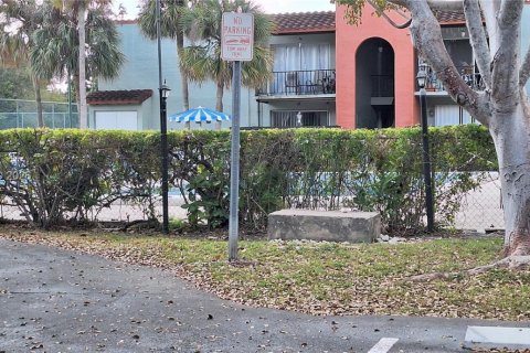 Condo in Kendall, Florida, 1 bedroom  № 2041435 - photo 13
