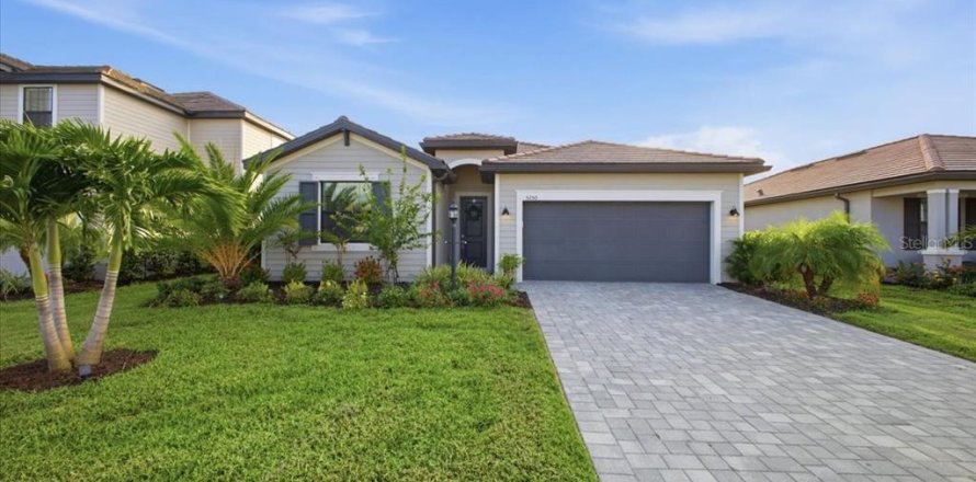 House in LORRAINE LAKES in Lakewood Ranch, Florida 4 bedrooms, 188.31 sq.m. № 2200459